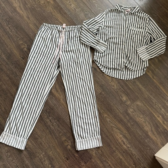 Women’s Victoria’s Secret Gray White Striped Flannel Pajamas Set Size S - Picture 5 of 11